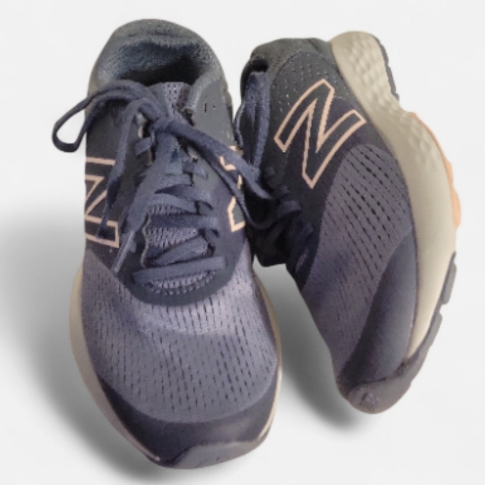 NEW BALANCE 520 Women's Low Top Sneakers size 9